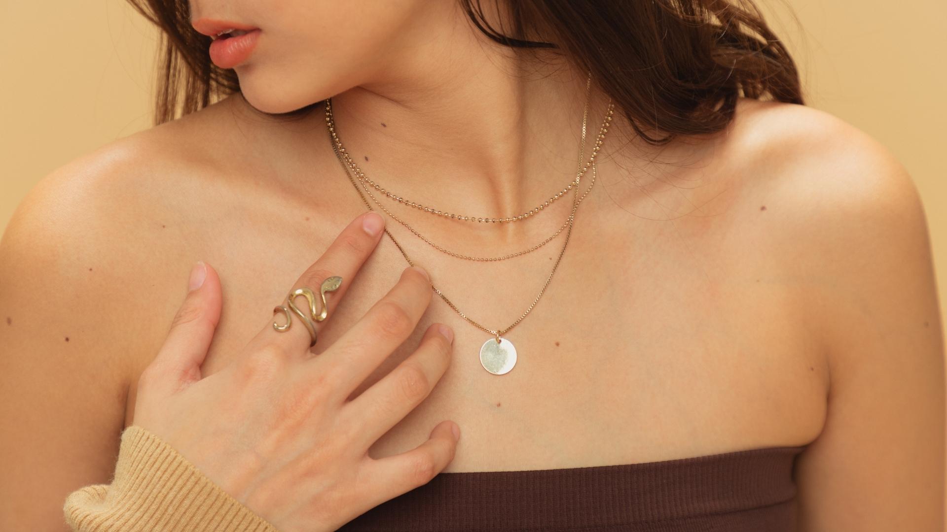 Pendant Necklaces Explained: Types, Materials, Chain Styles & What Actually Matters